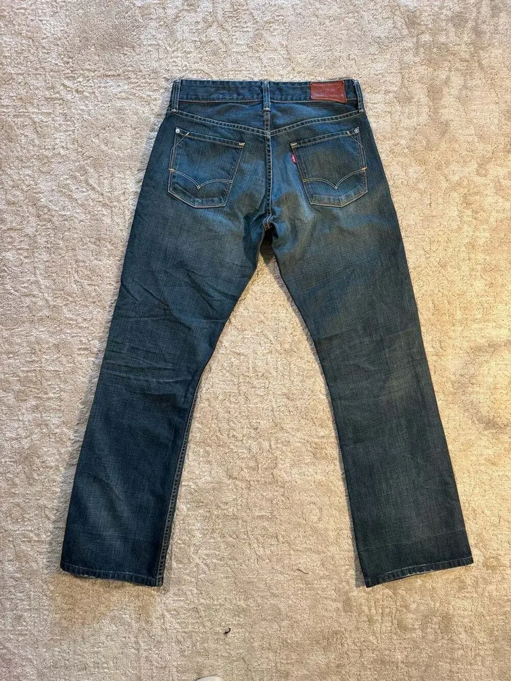 Levis levi red